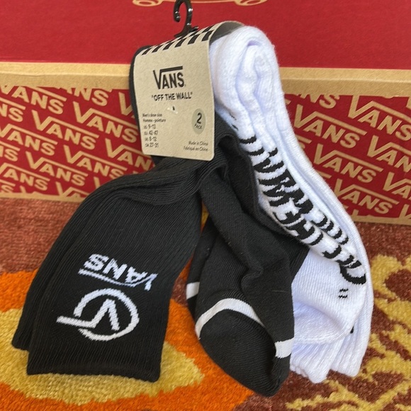 VANS “Off The Wall” Men’s 2 socks set 
NWT - Picture 4 of 16